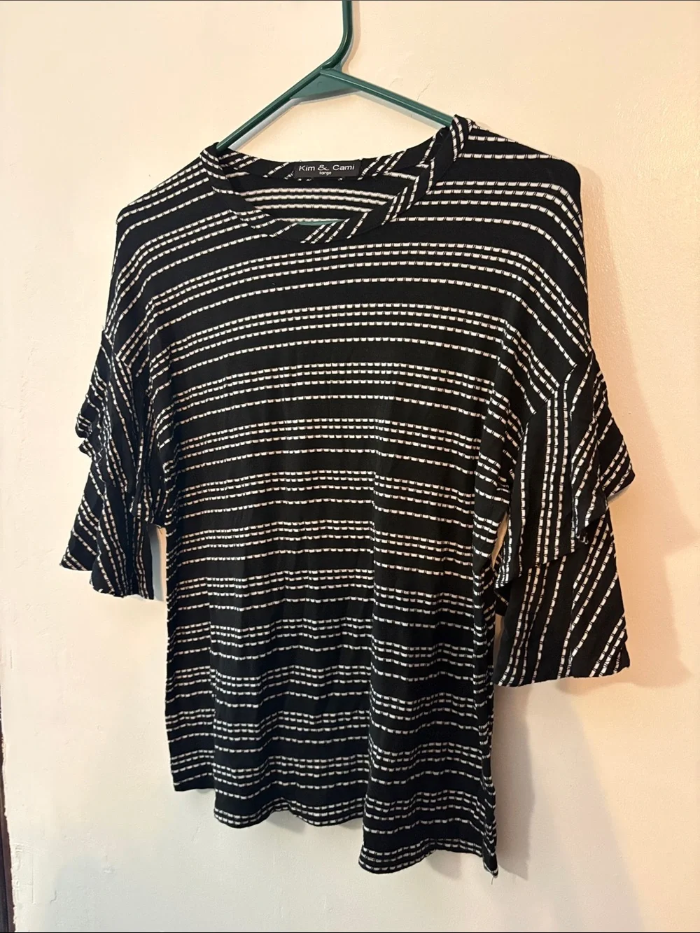 Kim & Cami Black & White Striped Short Sleeve Tee size Large